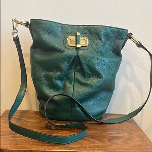 Green Crossbody Bag with Gold Clasp and Adjustable Strap
